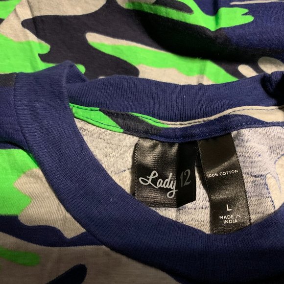 Lady 12 Seattle Seahawks Camo T-shirt - Picture 5 of 5